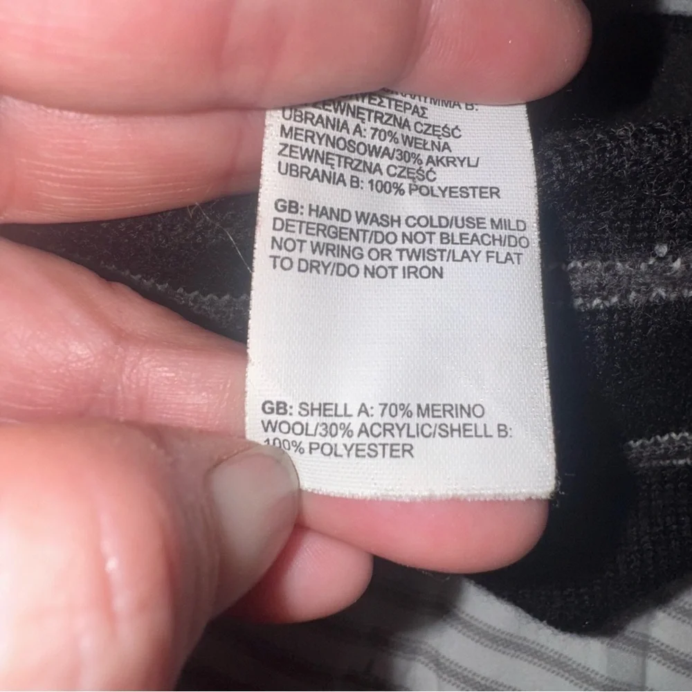 The North Face‎ Black Knit Beanie with Gray Stripes merino blend